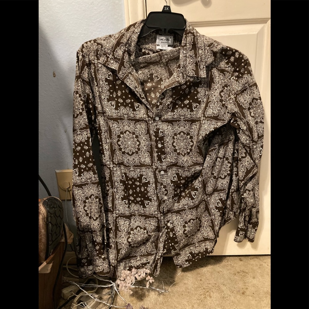Men’s brown paisley button up dress shirt